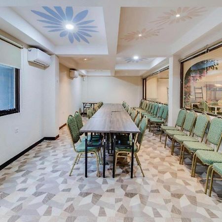 Отель Oyo 1805 Fatmawati Mansion Syariah Джакарта Экстерьер фото