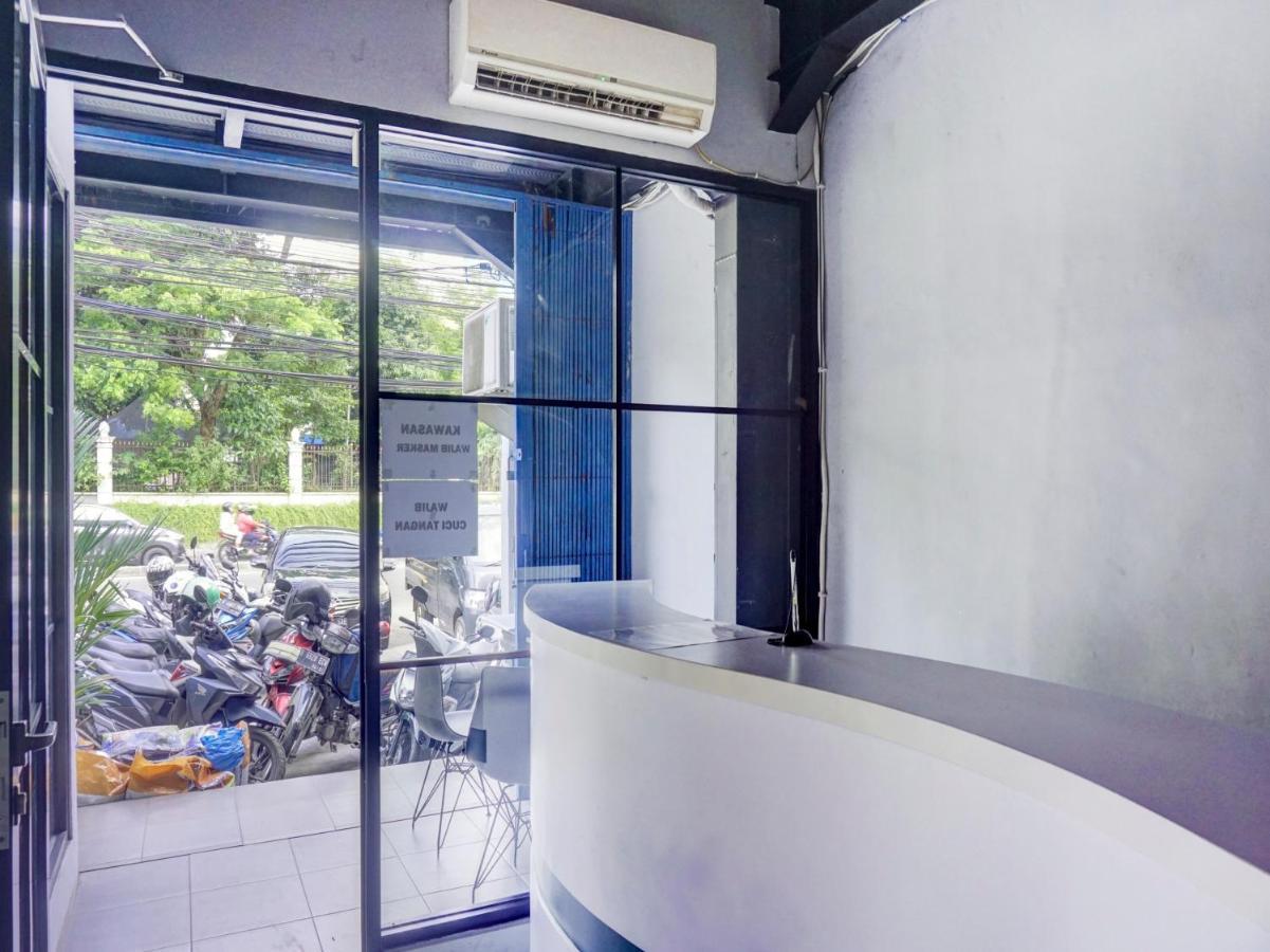 Отель Oyo 1805 Fatmawati Mansion Syariah Джакарта Экстерьер фото
