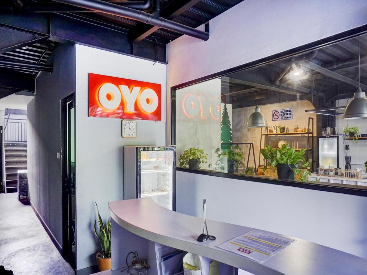 Отель Oyo 1805 Fatmawati Mansion Syariah Джакарта Экстерьер фото