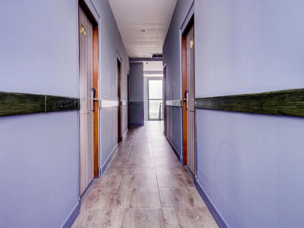 Отель Oyo 1805 Fatmawati Mansion Syariah Джакарта Экстерьер фото