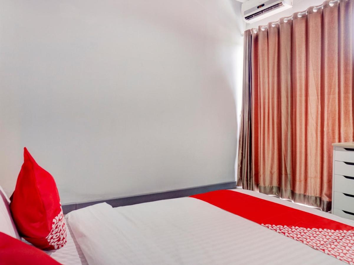 Отель Oyo 1805 Fatmawati Mansion Syariah Джакарта Экстерьер фото