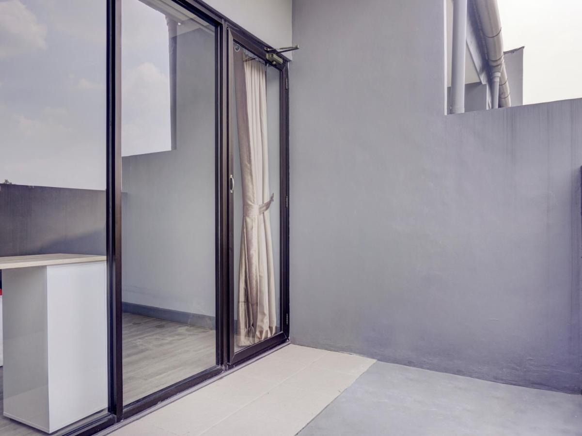 Отель Oyo 1805 Fatmawati Mansion Syariah Джакарта Экстерьер фото
