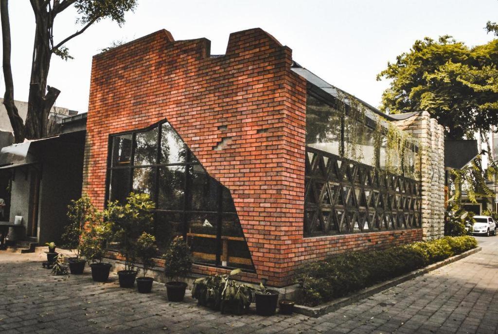 Отель Oyo 1805 Fatmawati Mansion Syariah Джакарта Экстерьер фото