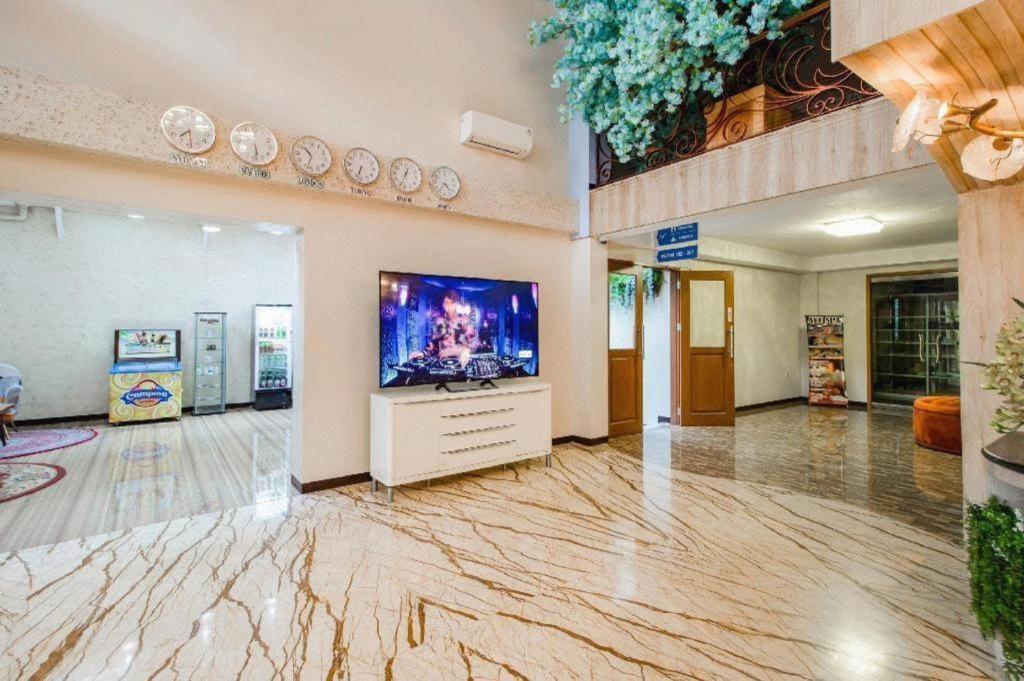 Отель Oyo 1805 Fatmawati Mansion Syariah Джакарта Экстерьер фото